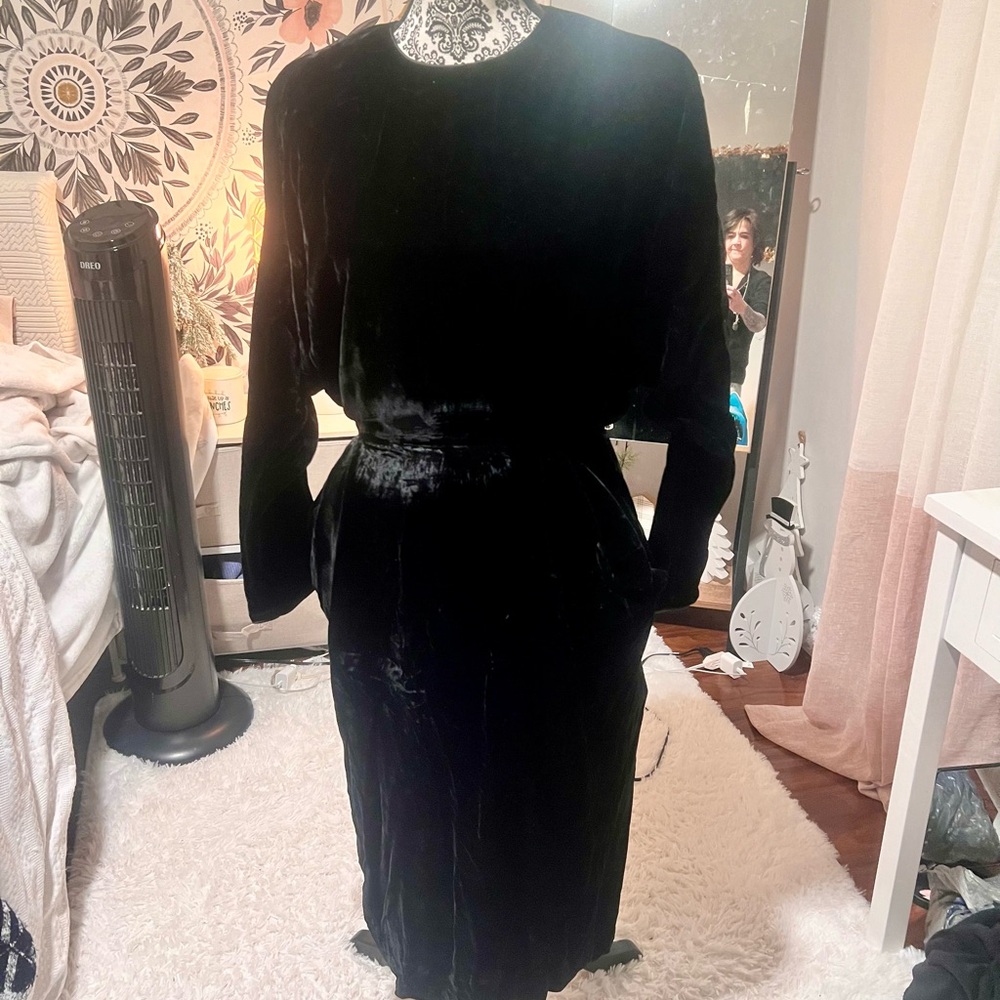 Vtg. Elegant Black Velvet Dress